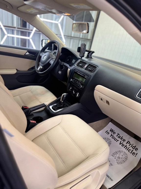 2011 Volkswagen Jetta Image 34