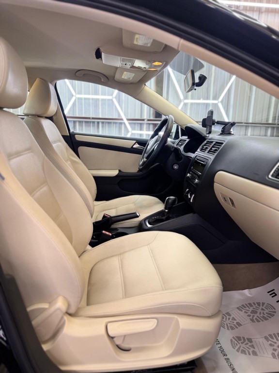 2011 Volkswagen Jetta Image 35