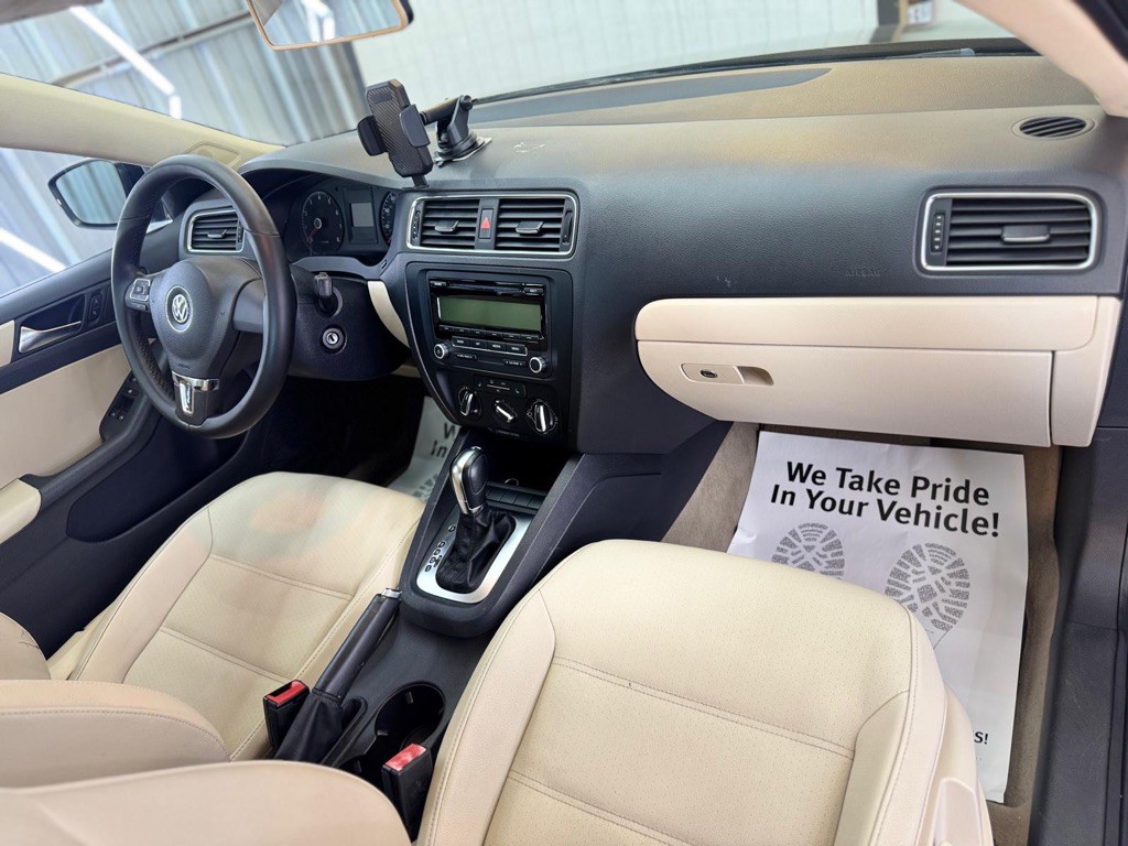 2011 Volkswagen Jetta Image 36