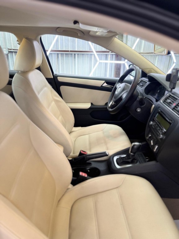 2011 Volkswagen Jetta Image 37