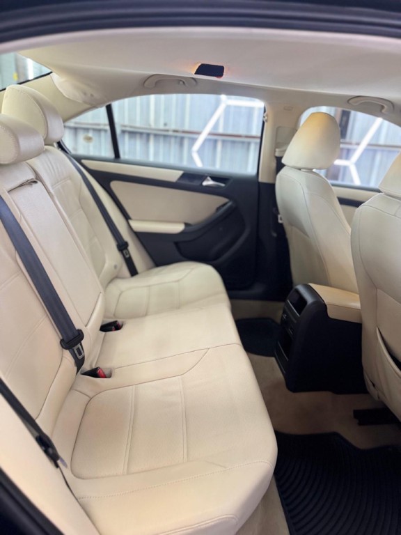 2011 Volkswagen Jetta Image 38