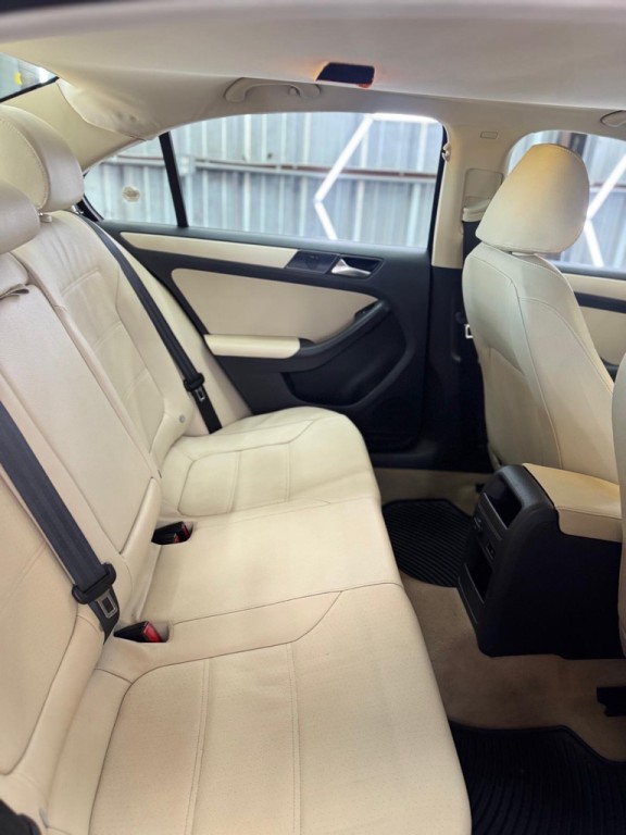 2011 Volkswagen Jetta Image 39