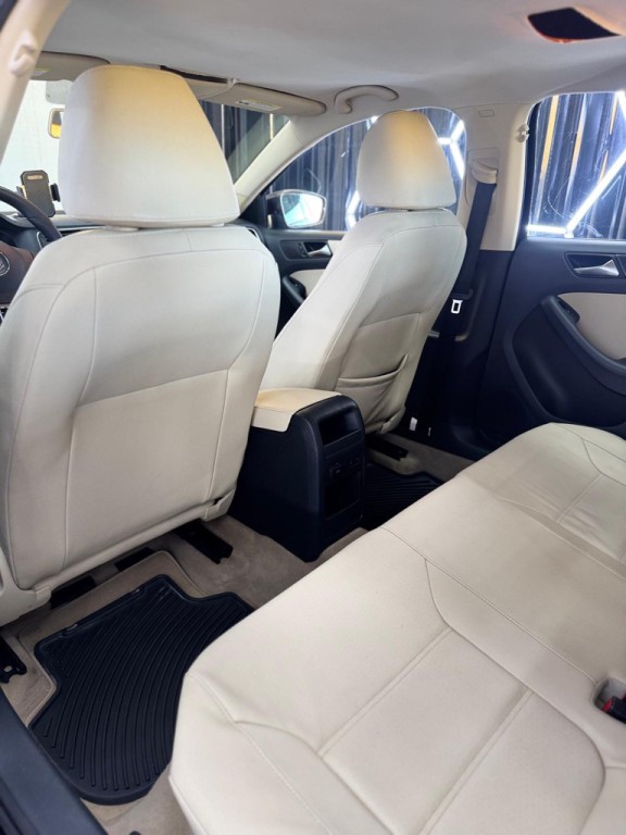 2011 Volkswagen Jetta Image 41