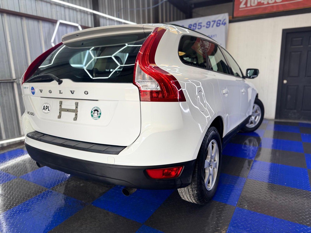 2011 Volvo XC60 Image 16