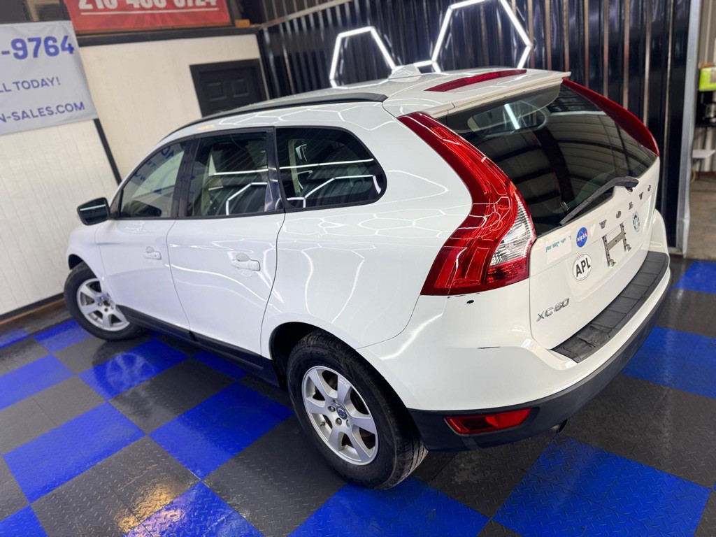 2011 Volvo XC60 Image 25