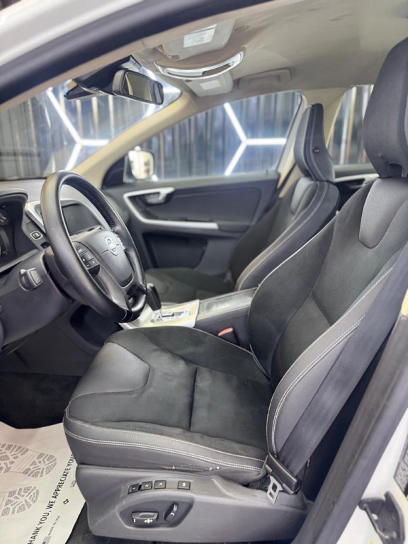 2011 Volvo XC60 Image 30