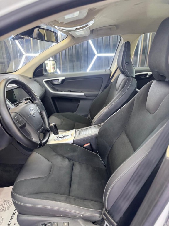 2011 Volvo XC60 Image 32
