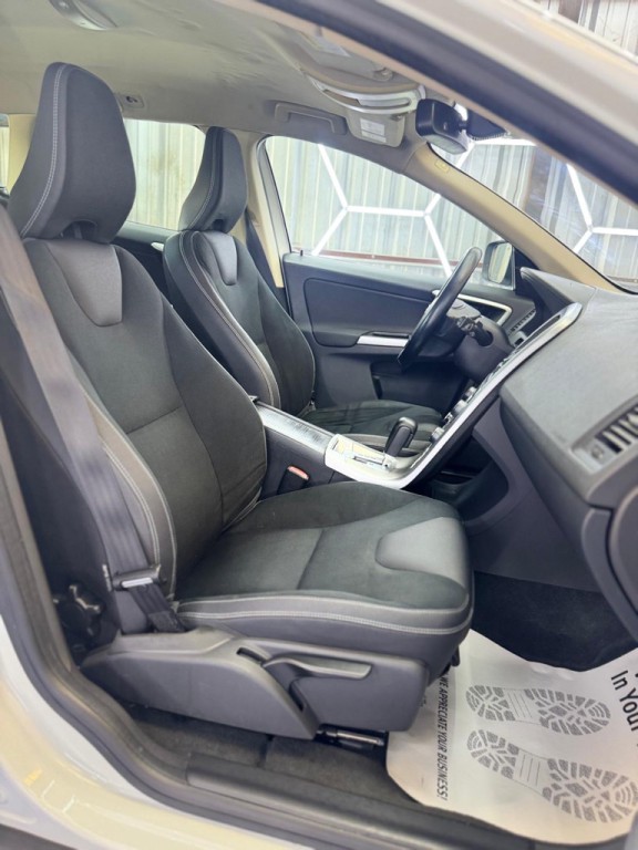 2011 Volvo XC60 Image 35