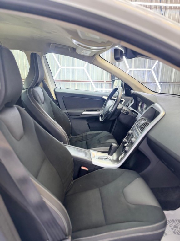 2011 Volvo XC60 Image 37