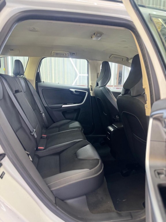 2011 Volvo XC60 Image 40