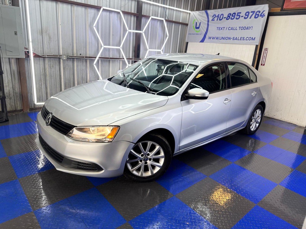 2012 Volkswagen Jetta Image 2