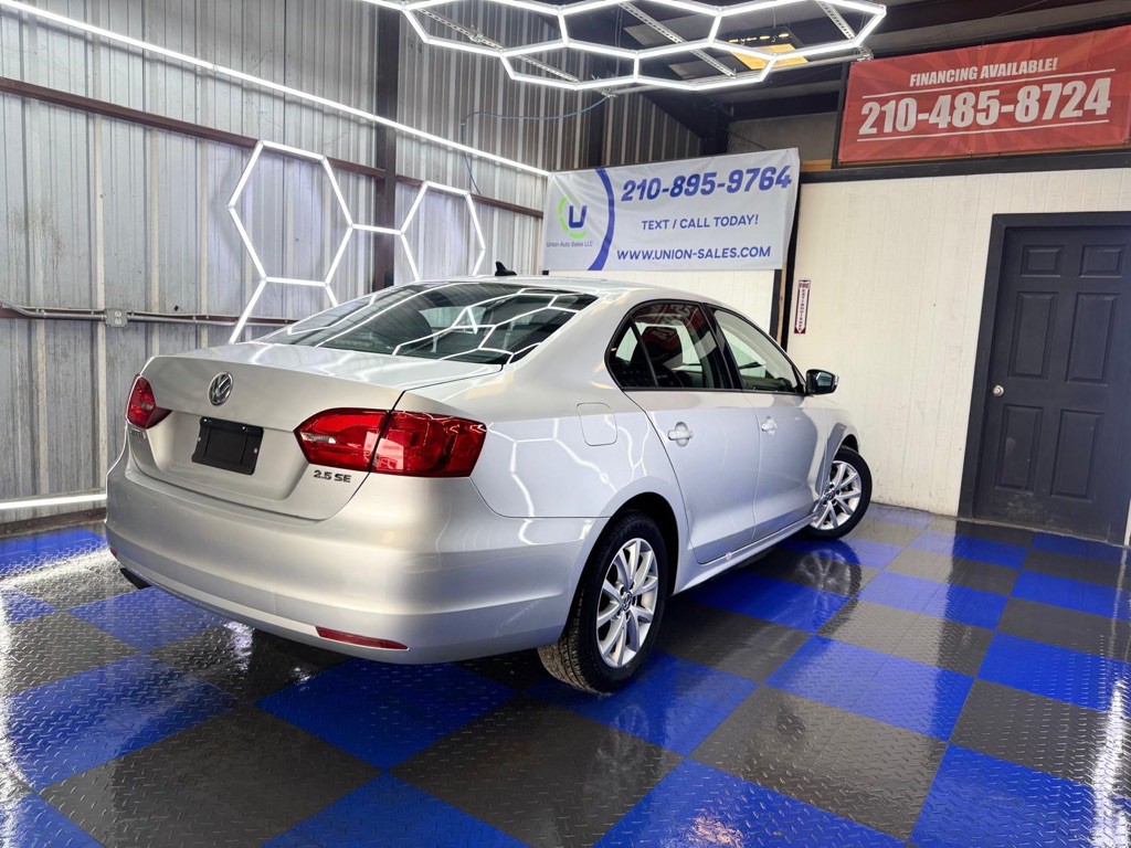 2012 Volkswagen Jetta Image 18