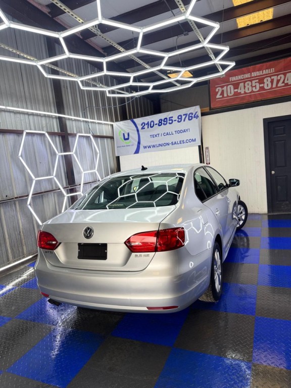 2012 Volkswagen Jetta Image 19