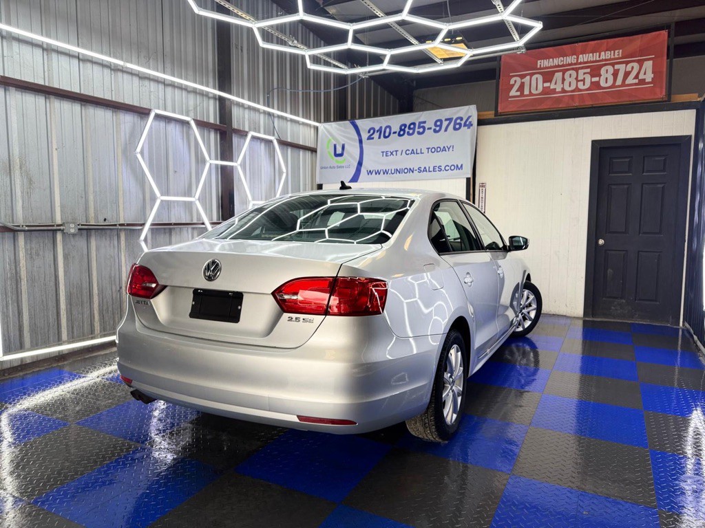 2012 Volkswagen Jetta Image 21