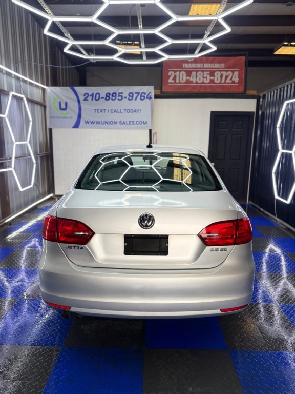 2012 Volkswagen Jetta Image 24