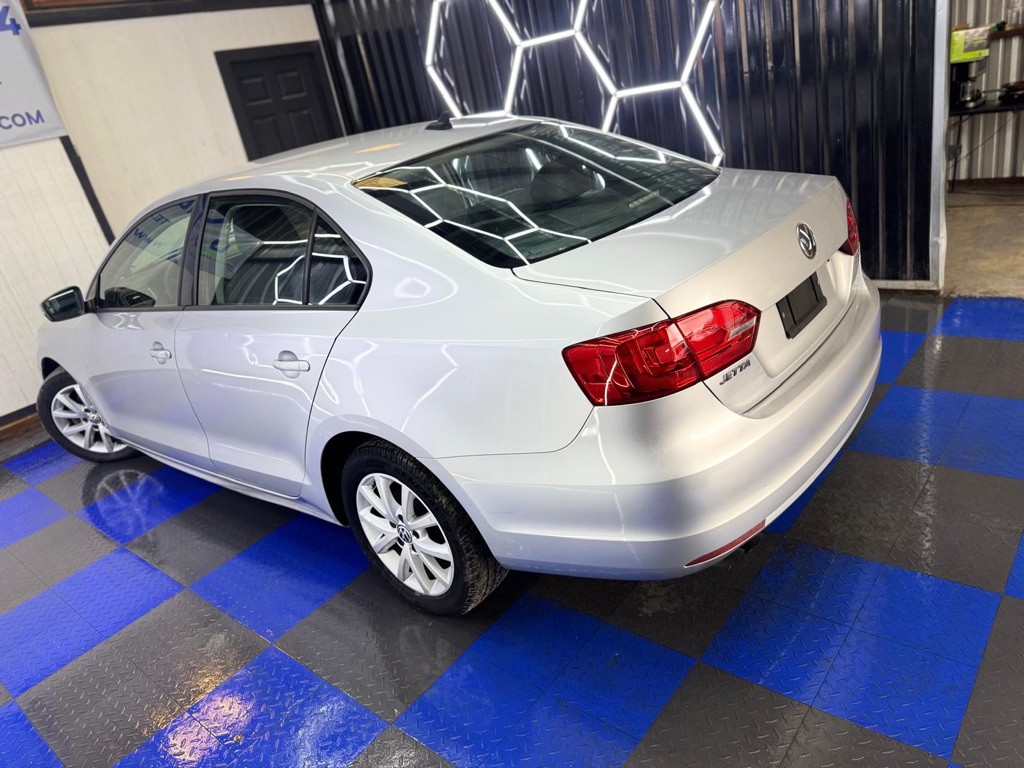 2012 Volkswagen Jetta Image 30