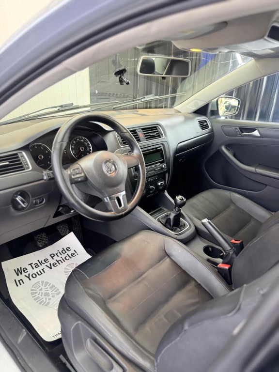 2012 Volkswagen Jetta Image 32