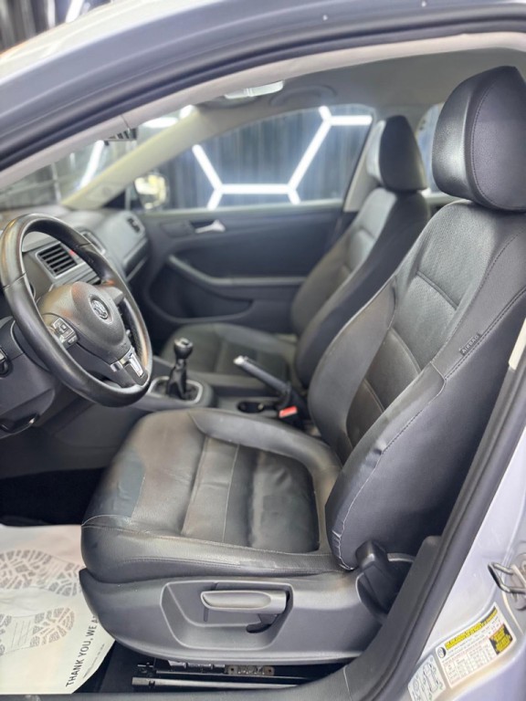 2012 Volkswagen Jetta Image 33