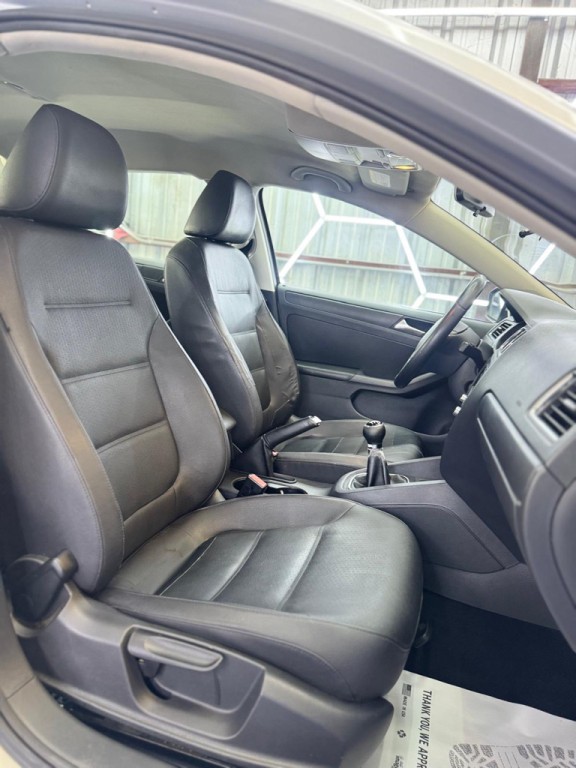 2012 Volkswagen Jetta Image 37