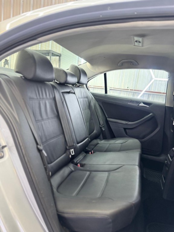 2012 Volkswagen Jetta Image 42