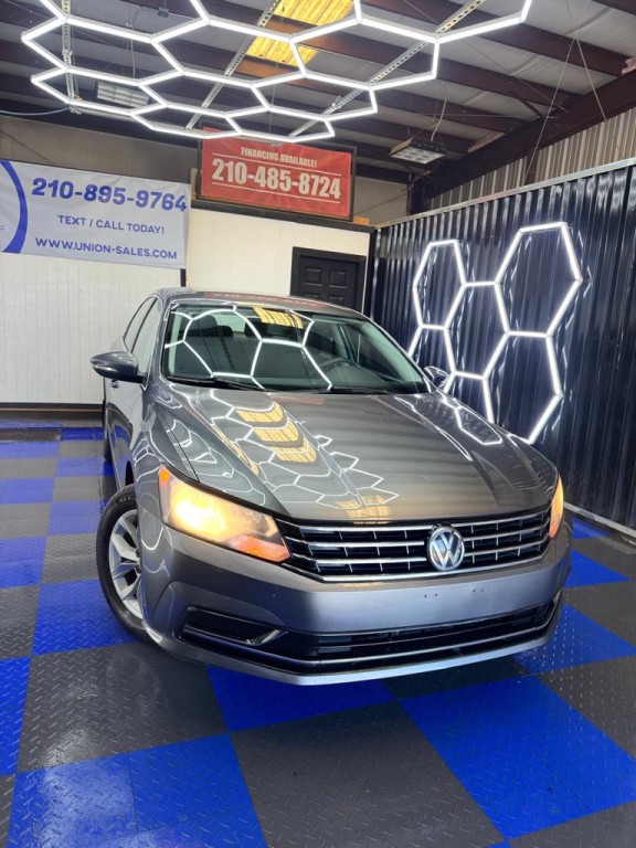 2016 Volkswagen Passat Image 1