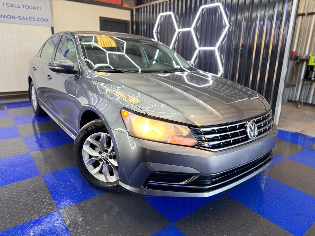 2016 Volkswagen Passat Image 2