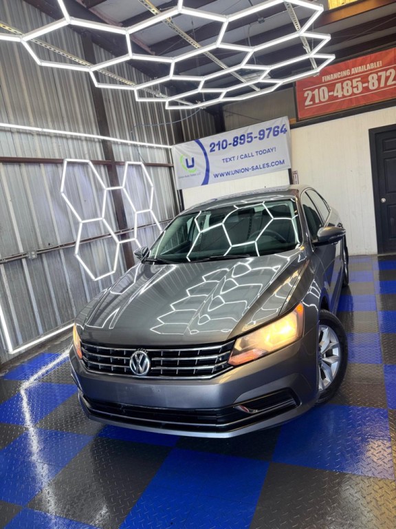 2016 Volkswagen Passat Image 14