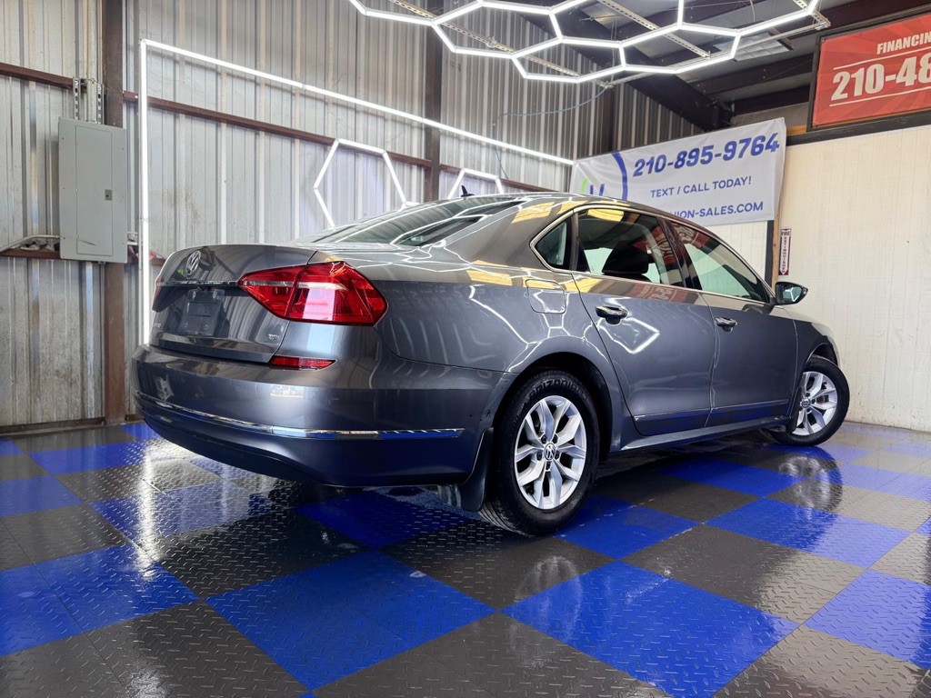 2016 Volkswagen Passat Image 16