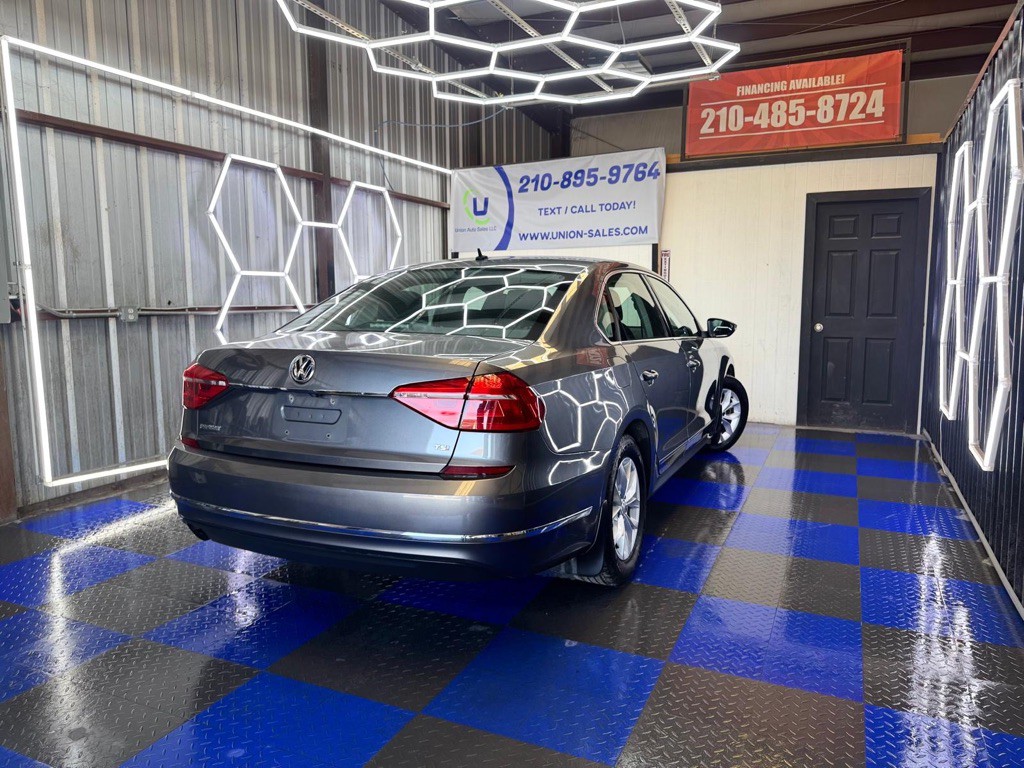 2016 Volkswagen Passat Image 19