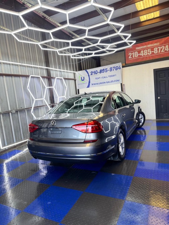 2016 Volkswagen Passat Image 20