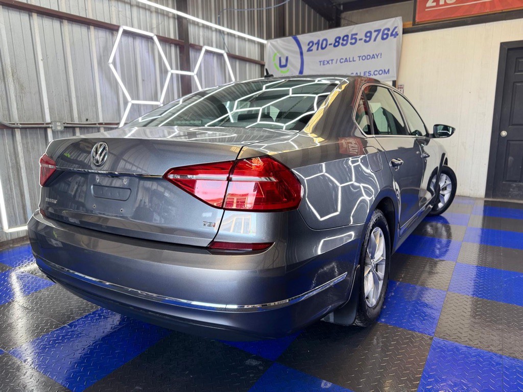 2016 Volkswagen Passat Image 21