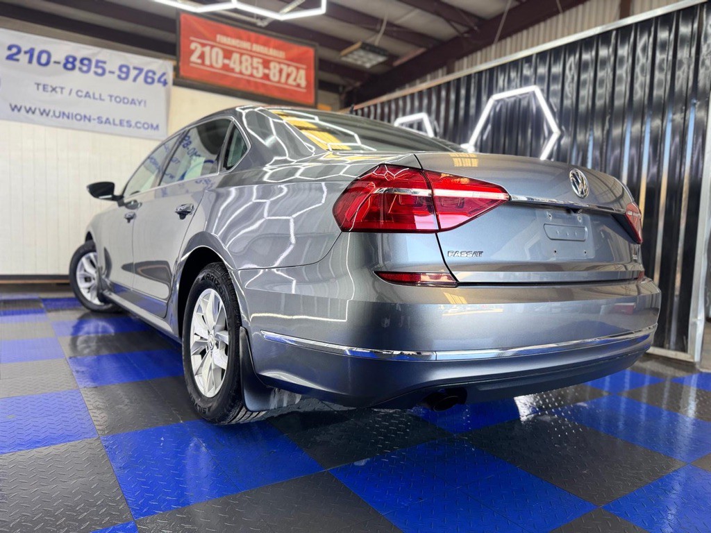 2016 Volkswagen Passat Image 24