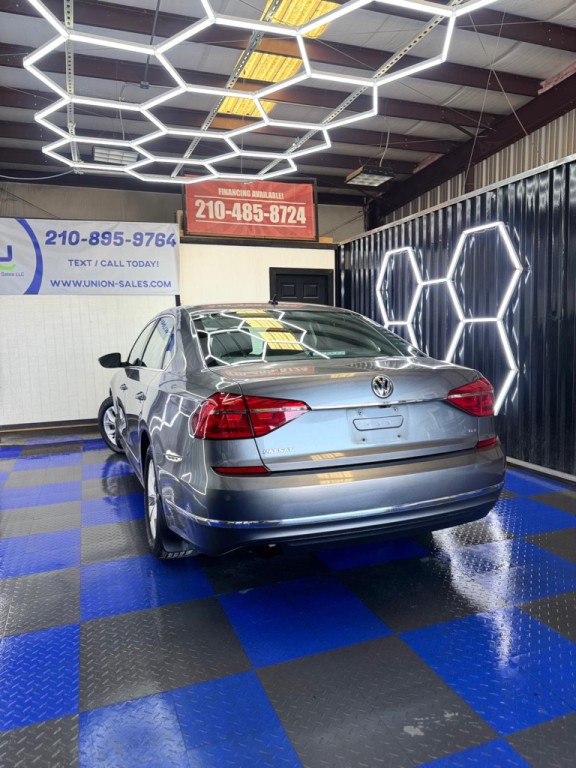 2016 Volkswagen Passat Image 25