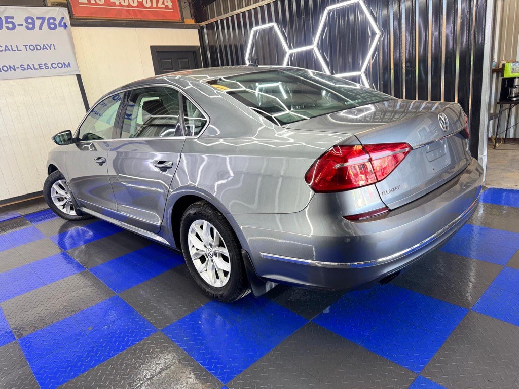 2016 Volkswagen Passat Image 28