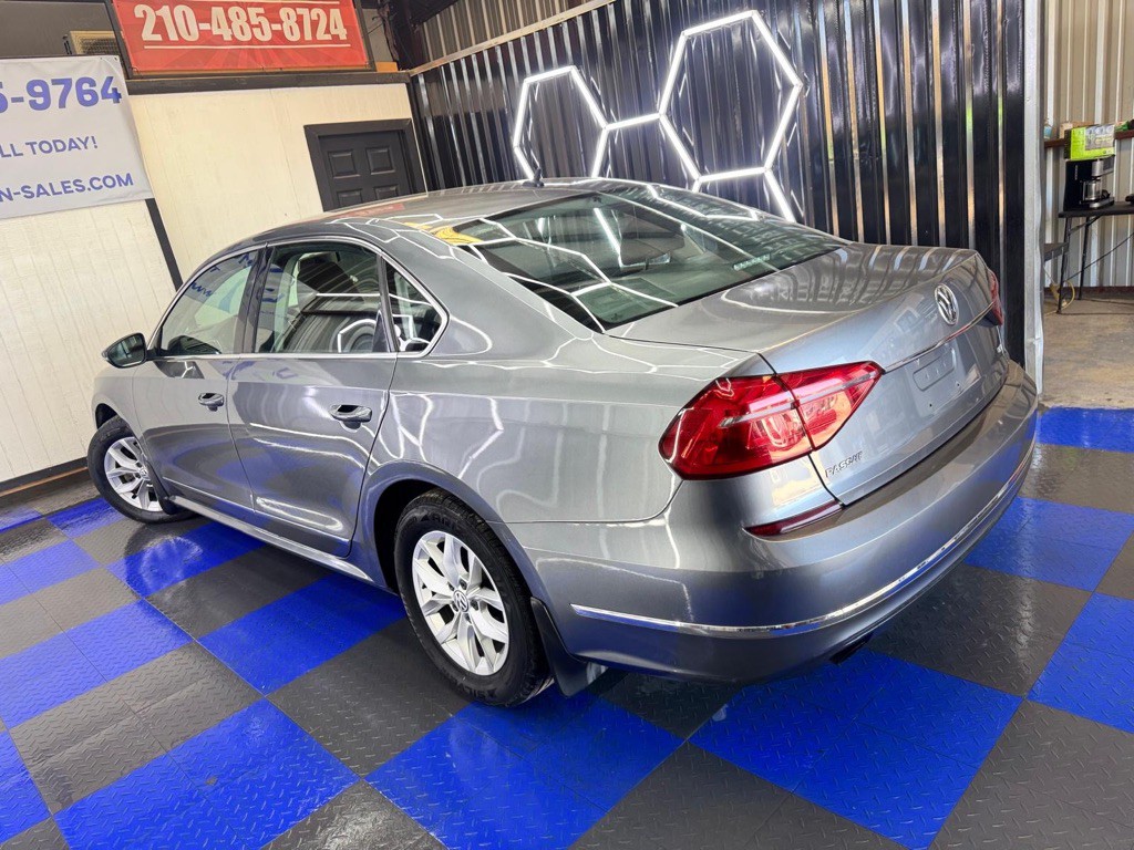 2016 Volkswagen Passat Image 29