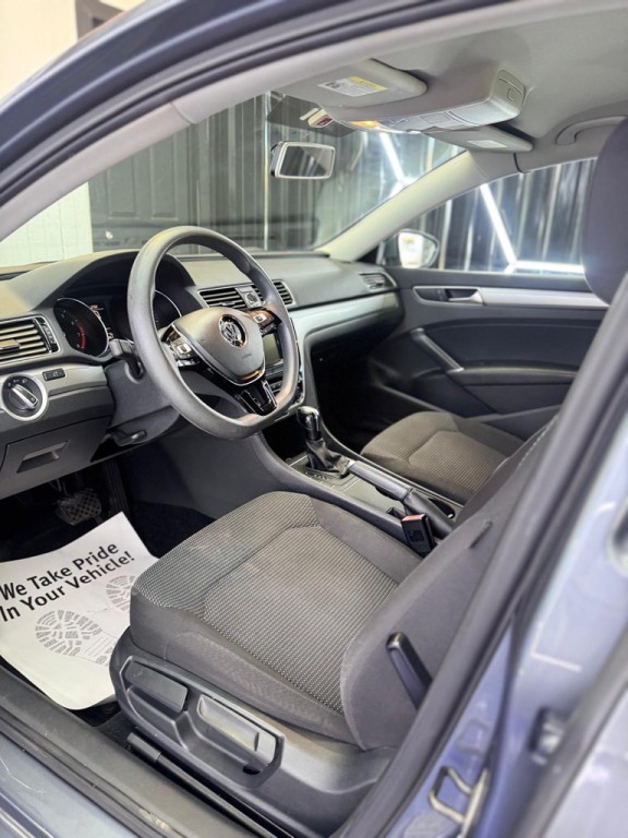 2016 Volkswagen Passat Image 32