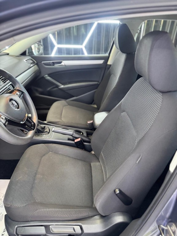 2016 Volkswagen Passat Image 33