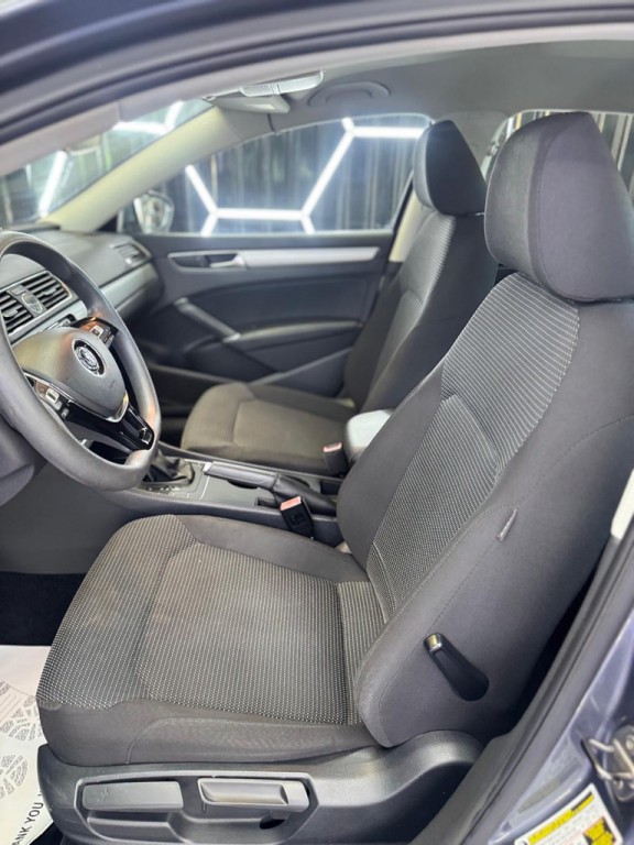 2016 Volkswagen Passat Image 34