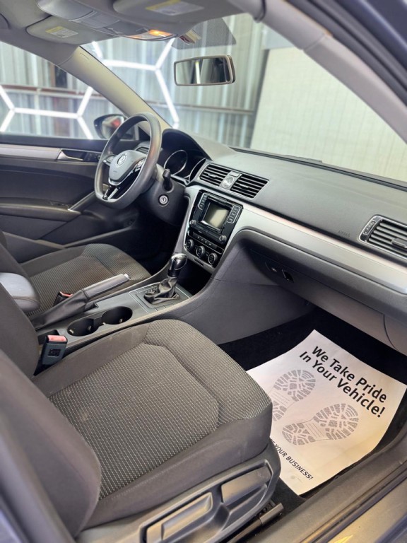 2016 Volkswagen Passat Image 37