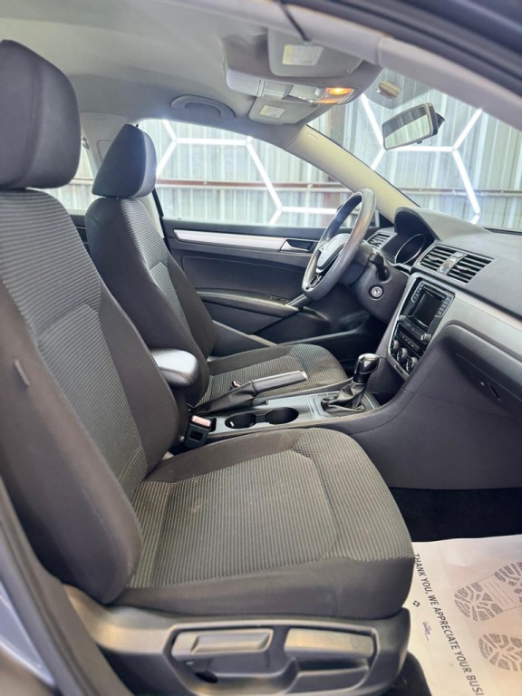 2016 Volkswagen Passat Image 38