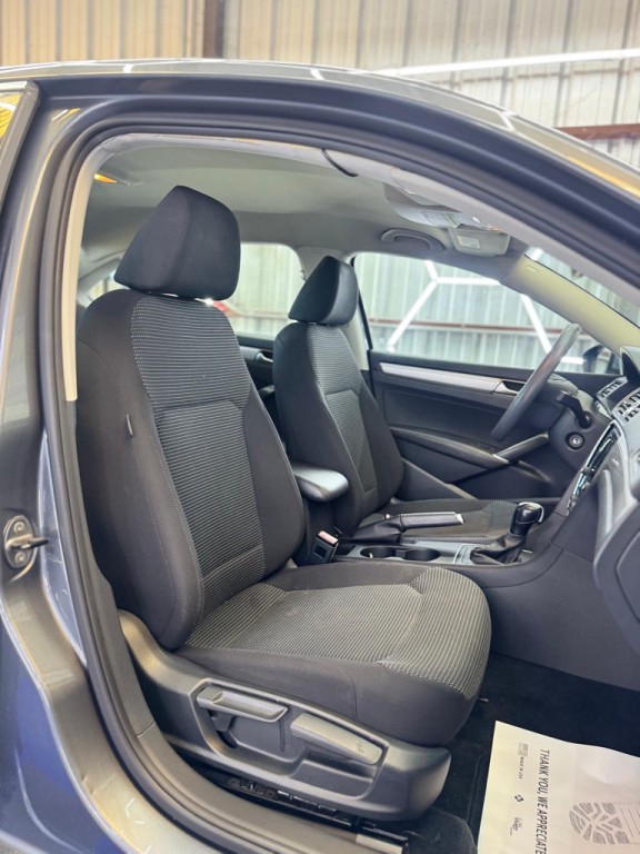 2016 Volkswagen Passat Image 39