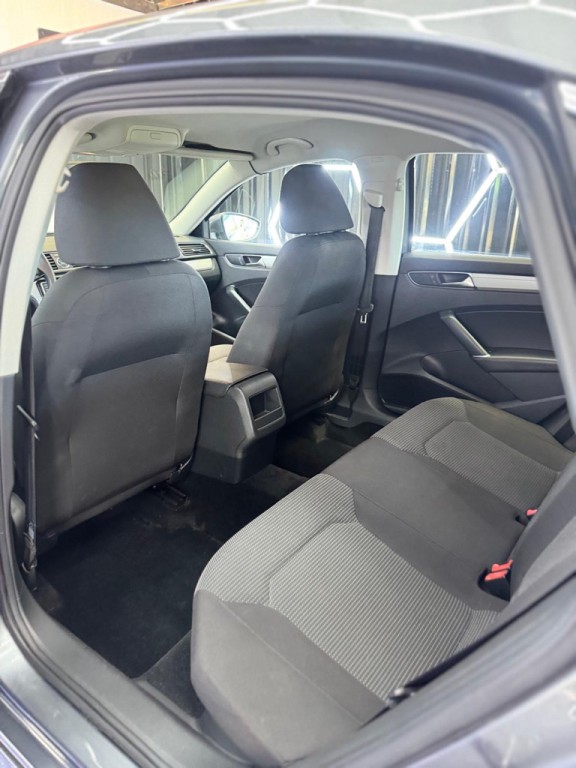 2016 Volkswagen Passat Image 41