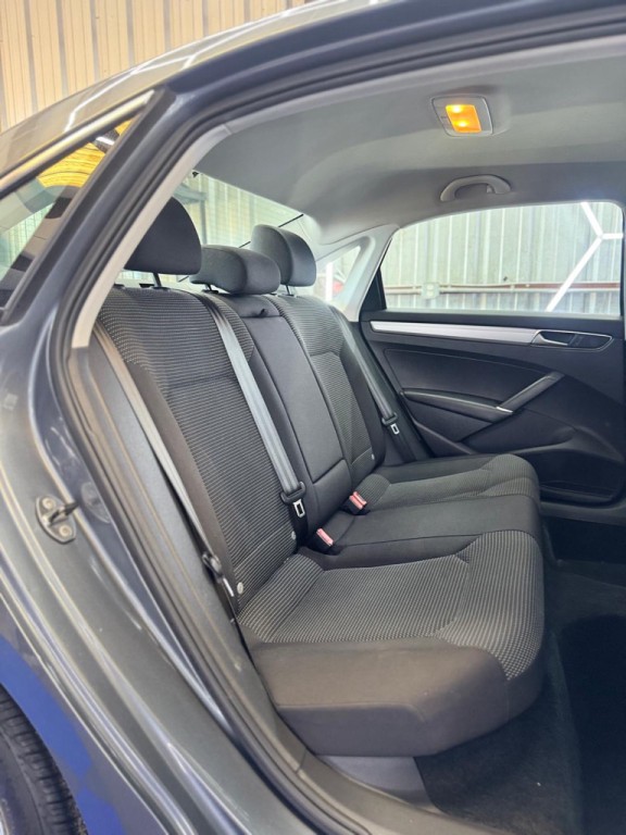 2016 Volkswagen Passat Image 43