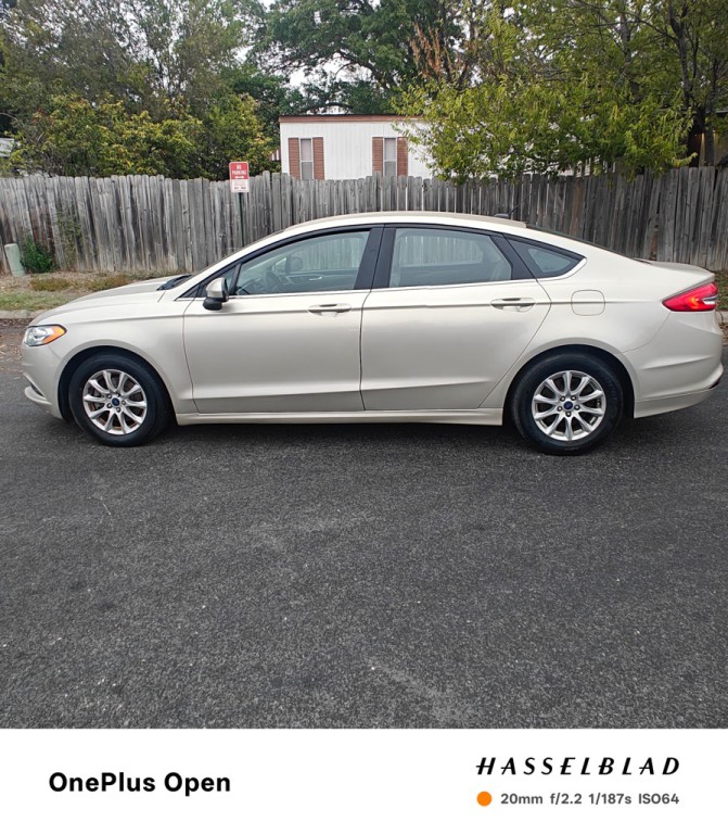 2017 Ford Fusion Image 2