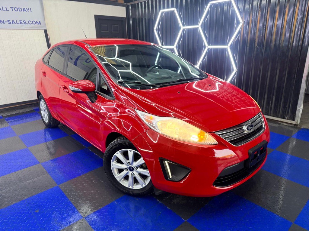 2013 Ford Fiesta Image 2