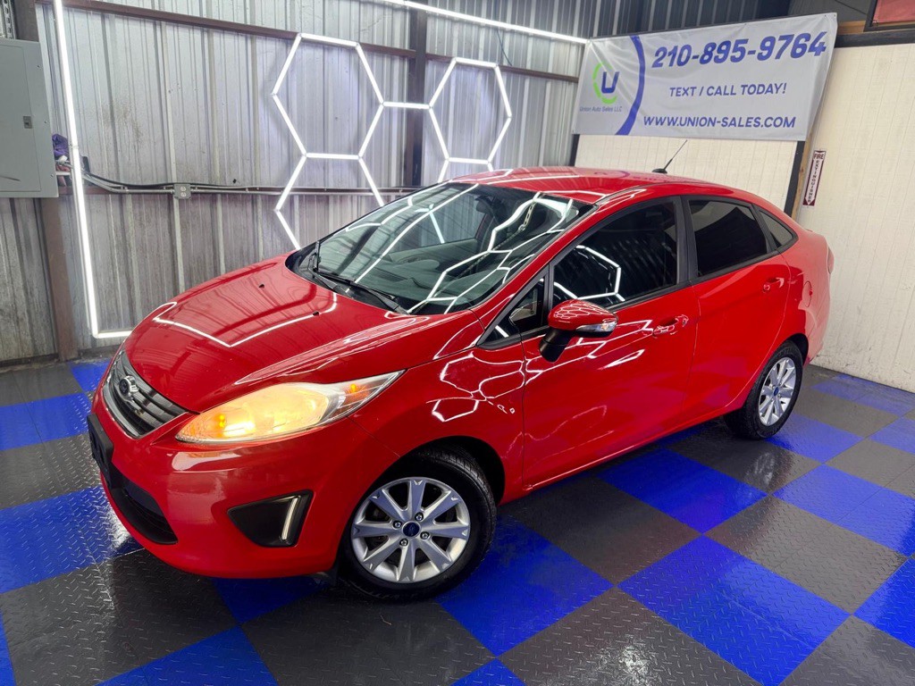 2013 Ford Fiesta Image 12