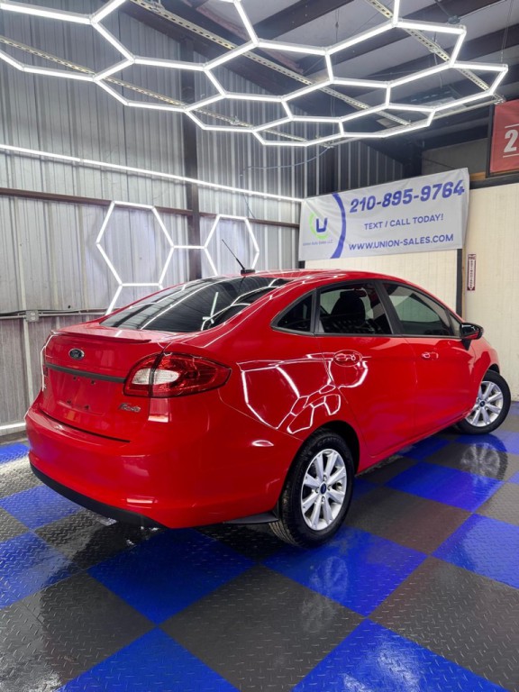 2013 Ford Fiesta Image 16
