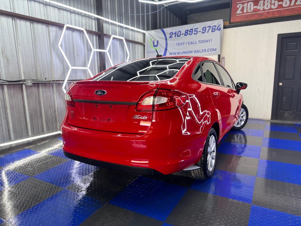 2013 Ford Fiesta Image 17