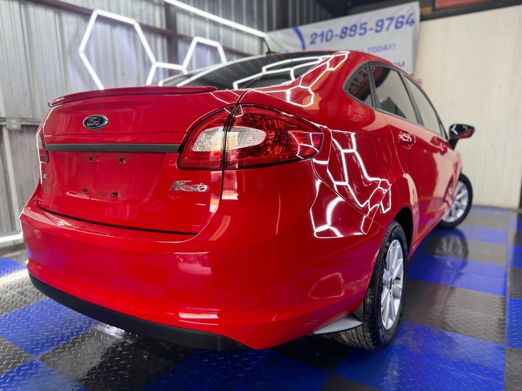 2013 Ford Fiesta Image 20