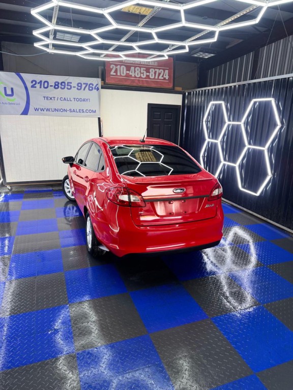 2013 Ford Fiesta Image 22